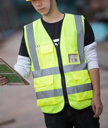 রিফ্লেকটিভ ভেস্টের প্রধান কাজ?