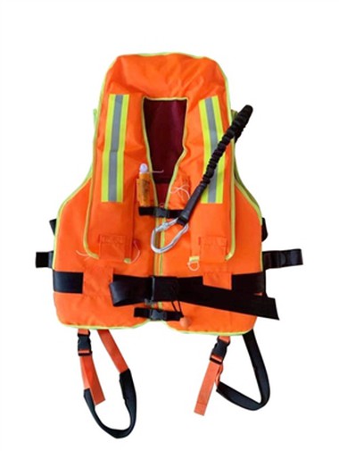 লাইফ জ্যাকেট পরার সঠিক উপায়, দড়িটা অবশ্যই উরুর সাথে শক্ত করে বাঁধতে হবে!